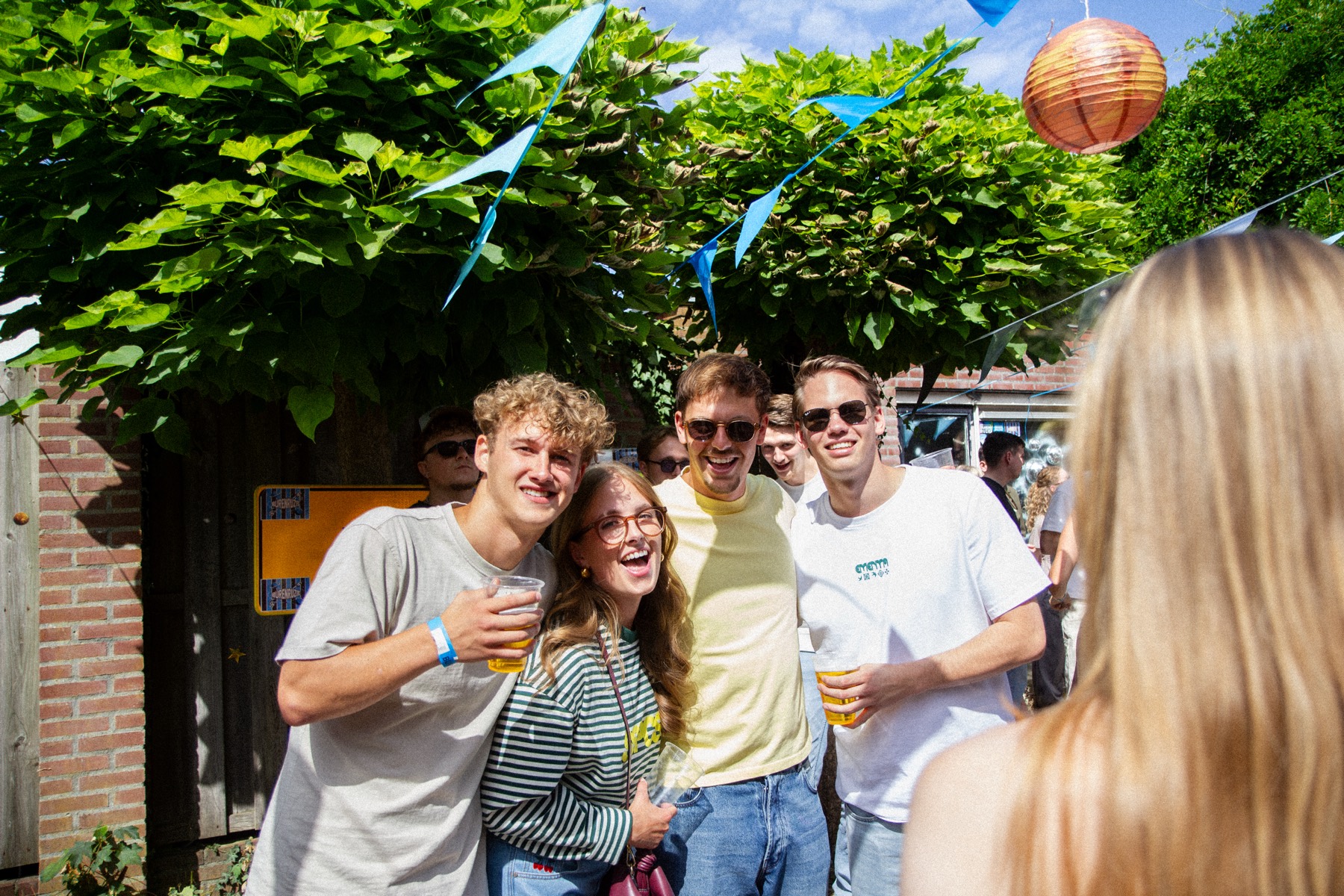 Vrienden onder lampionnen